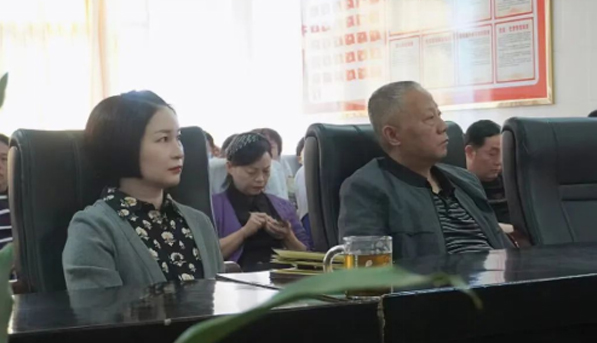 萬(wàn)載縣人民醫(yī)院組織全體黨員干部收聽收看中國(guó)共產(chǎn)黨第二十次全國(guó)代表大會(huì)開幕式