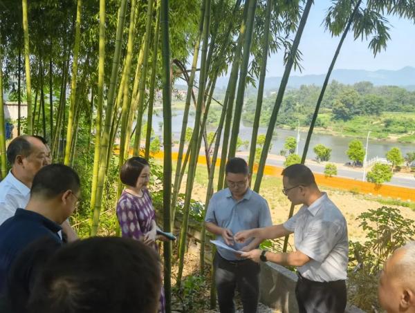 縣政府羅志剛副縣長一行到縣人民醫(yī)院調(diào)研指導